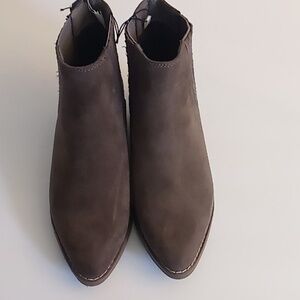 NEW Universal Thread Office Minimalist Travel Size 5.5 Dark Taupe Colors GYC